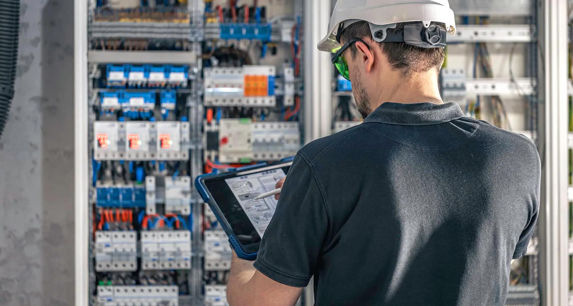 Pomiary i sprawdzenie zamontowanych urządzeń elektrycznych